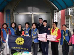 18 warm full of people Taiwan Han love people Qi for the disadvantaged groups